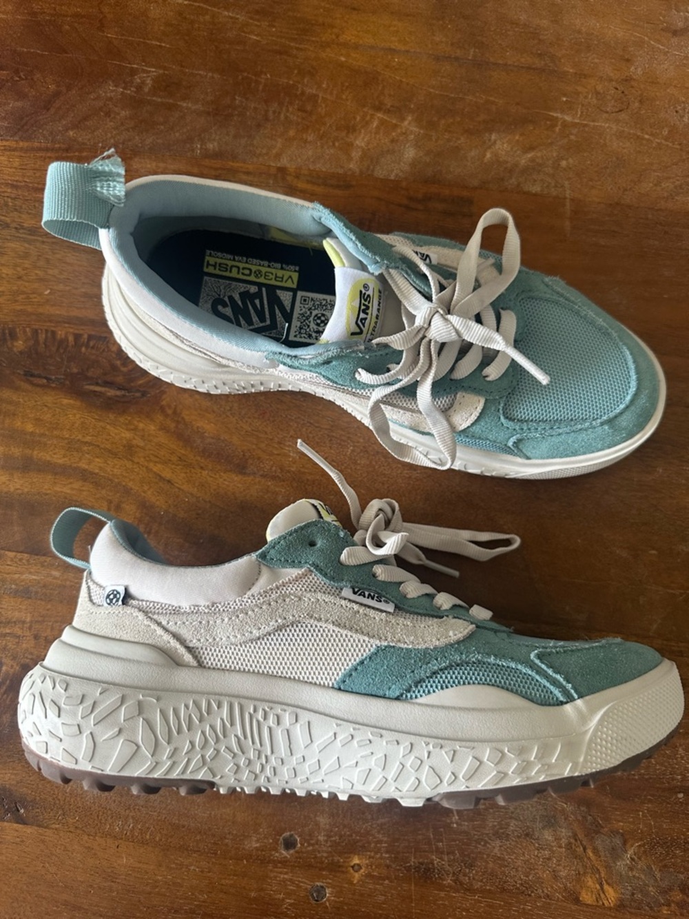 Vans Women's Ultra Range Chunky Athletic Sneakers in Teal and White size 7.5